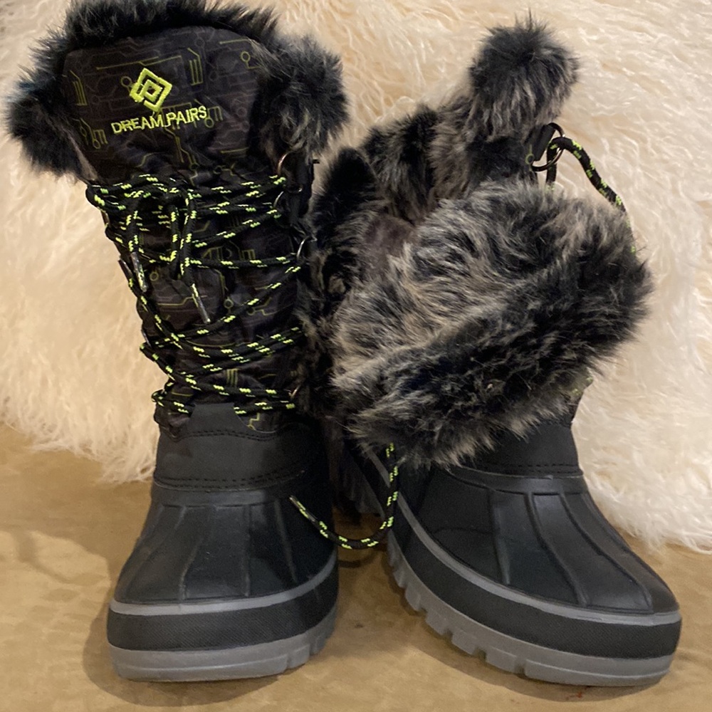 NEW DREAM PAIRS BOOTS